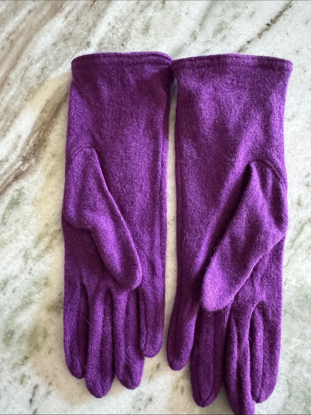 Banana Republic Deep Purple Lambs Wool Blend Gloves